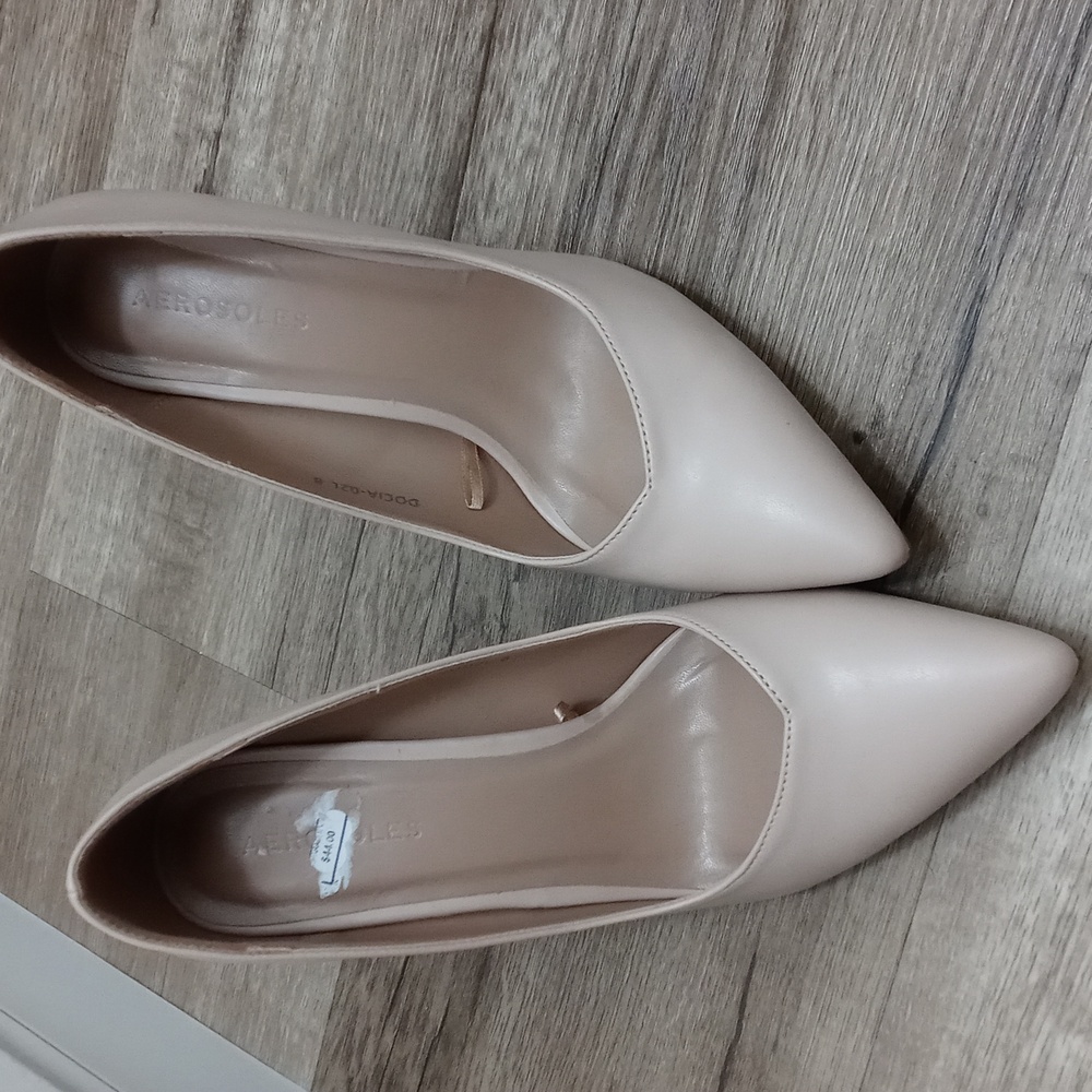 Nude heels size 8